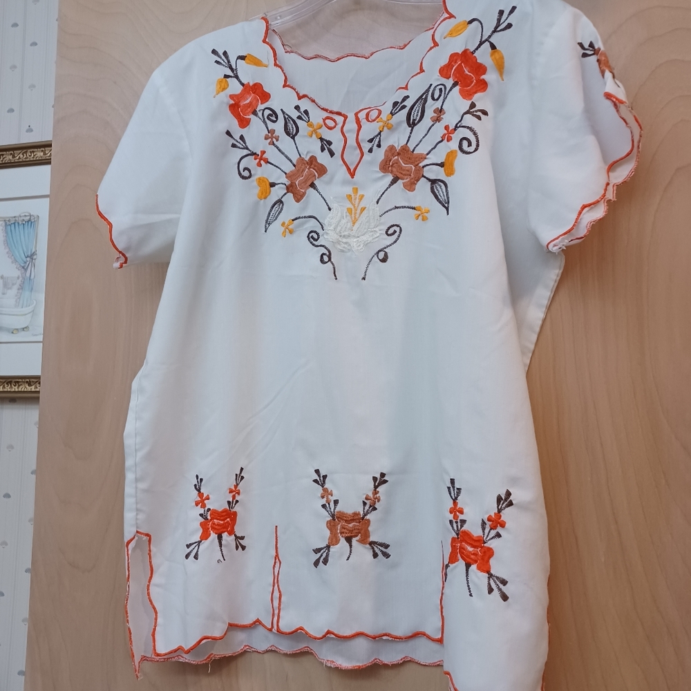 White Boho Embroidered Vintage Top - Picture 5 of 12